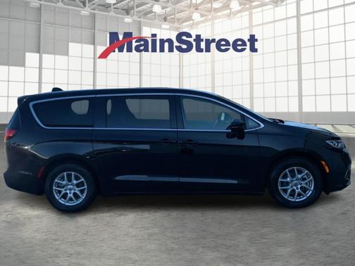 2024 Chrysler Pacifica Touring-L