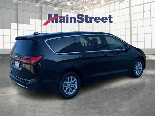 2024 Chrysler Pacifica Touring-L