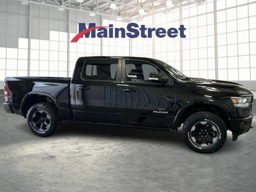 Diamond Black 2019 RAM 1500 Laramie