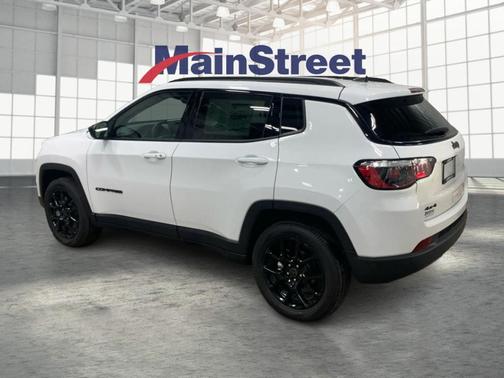 Bright White Clearcoat 2026 Jeep Compass Latitude
