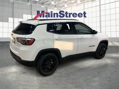 Bright White Clearcoat 2026 Jeep Compass Latitude