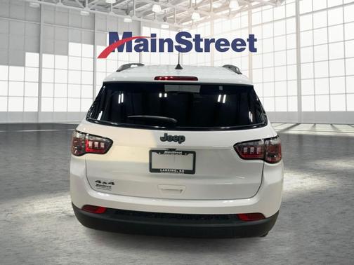 Bright White Clearcoat 2026 Jeep Compass Latitude