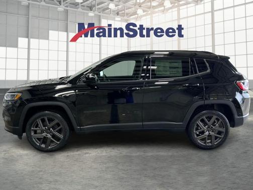 Diamond Black 2026 Jeep Compass Latitude