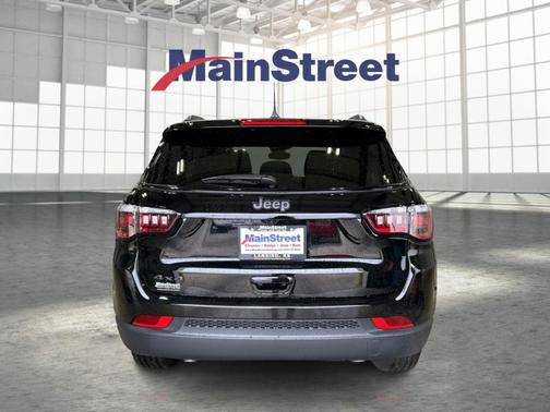 Diamond Black 2026 Jeep Compass Latitude