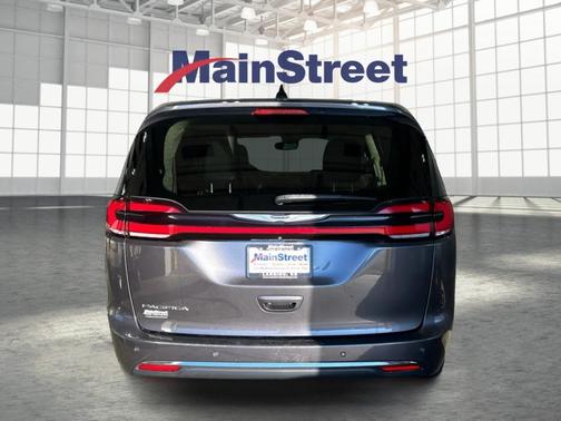 2023 Chrysler Pacifica Touring-L