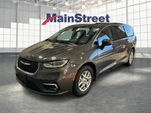 2023 Chrysler Pacifica Touring-L