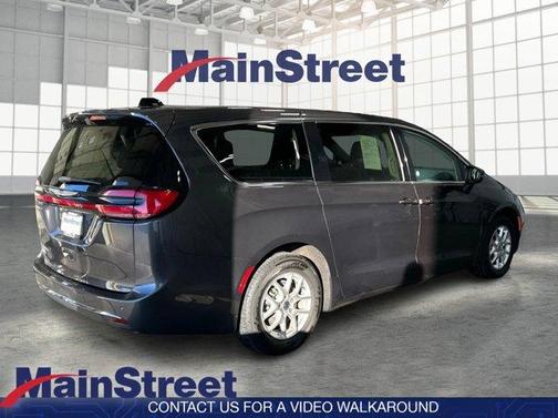 2023 Chrysler Pacifica Touring-L