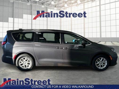 2023 Chrysler Pacifica Touring-L