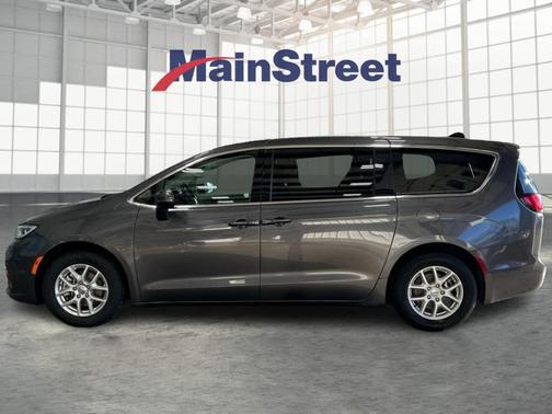 2023 Chrysler Pacifica Touring-L