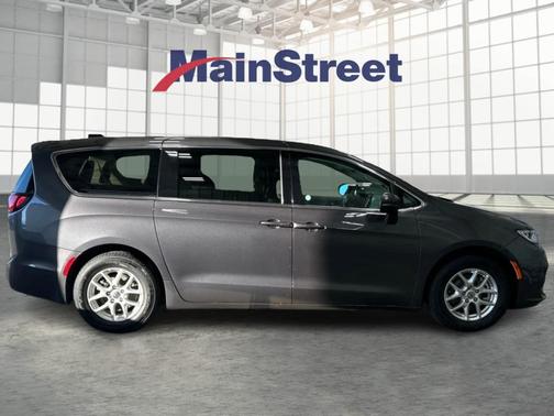 2023 Chrysler Pacifica Touring-L