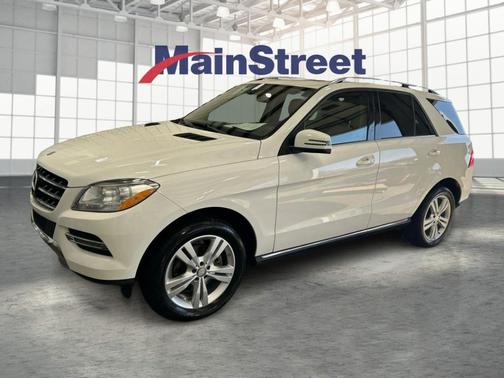 White 2015 Mercedes-Benz M-Class ML 350 4MATIC
