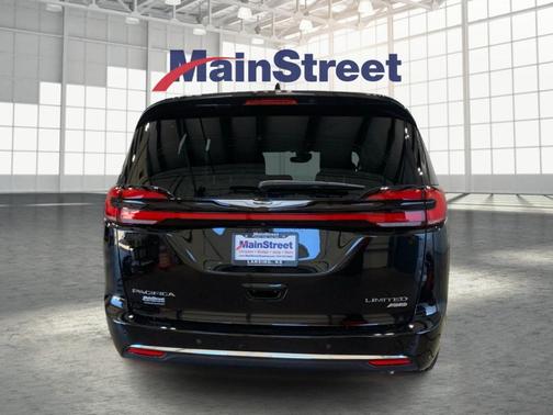 Diamond Black 2026 Chrysler Pacifica Limited