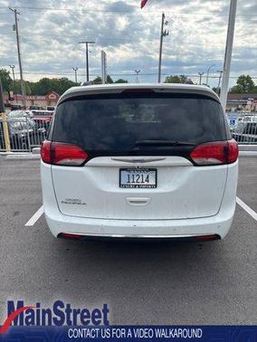 Bright White Clearcoat 2018 Chrysler Pacifica Touring-L