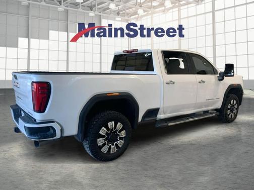 White Frost Tri-Coat 2024 GMC Sierra 2500 Denali
