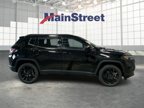 Black Crystal Pearlcoat 2026 Jeep Compass Latitude