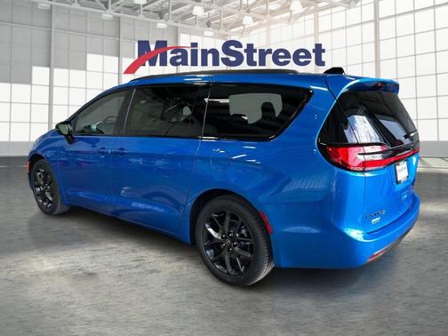 Hydro Blue Pearlcoat 2026 Chrysler Pacifica Limited