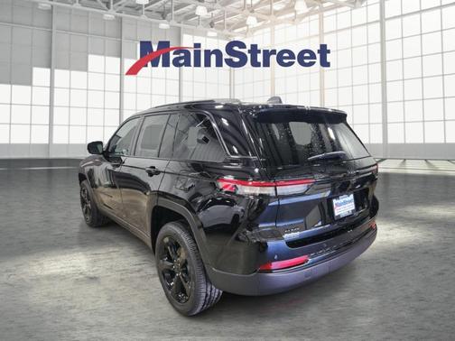 2024 Jeep Grand Cherokee Laredo