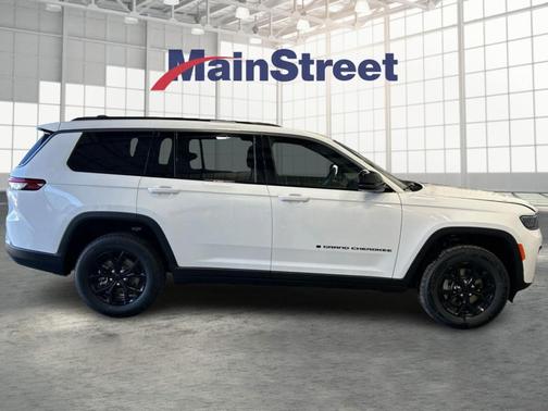 Bright White Clearcoat 2026 Jeep Grand Cherokee L Laredo