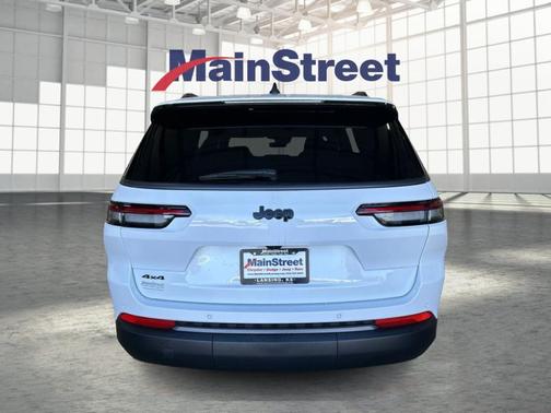 Bright White Clearcoat 2026 Jeep Grand Cherokee L Laredo