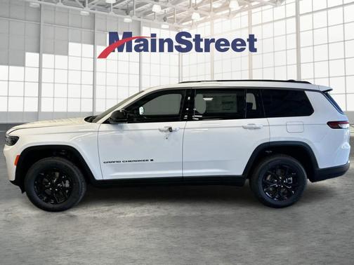 Bright White Clearcoat 2026 Jeep Grand Cherokee L Laredo