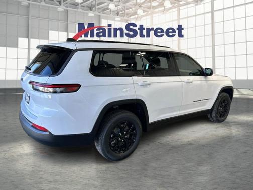Bright White Clearcoat 2026 Jeep Grand Cherokee L Laredo