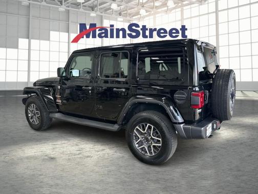 Black Clearcoat 2024 Jeep Wrangler Sahara