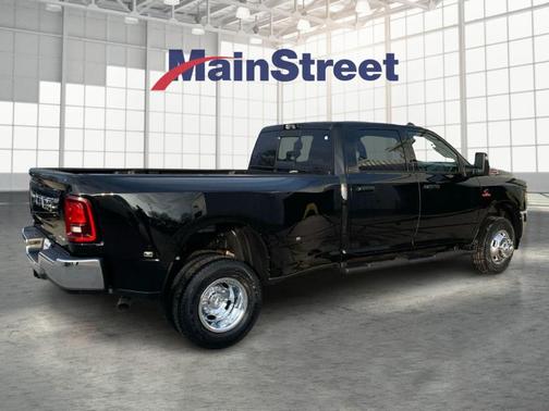 Diamond Black 2026 RAM 3500 Tradesman