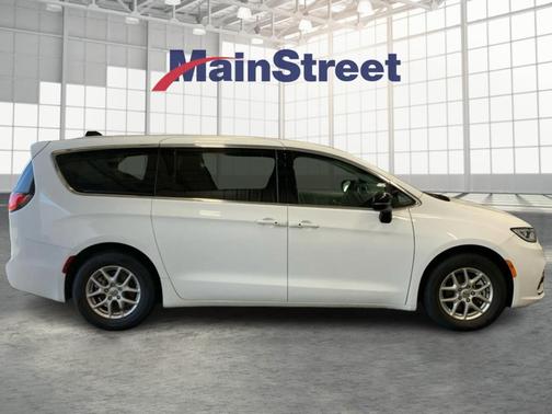 2024 Chrysler Pacifica Touring-L