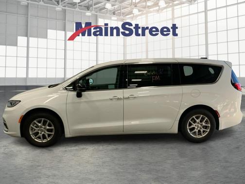 2024 Chrysler Pacifica Touring-L