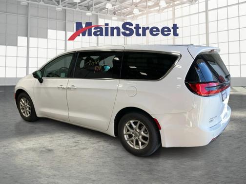 2024 Chrysler Pacifica Touring-L