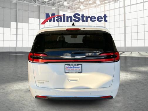 2024 Chrysler Pacifica Touring-L