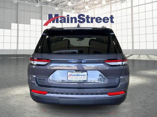 Bright White Clearcoat 2025 RAM 1500 Big Horn/Lone Star