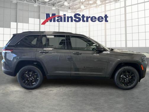 Bright White Clearcoat 2025 RAM 1500 Big Horn/Lone Star