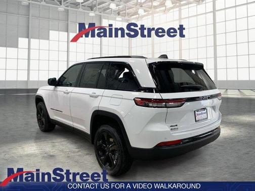 Bright White Clearcoat 2025 Jeep Grand Cherokee Laredo