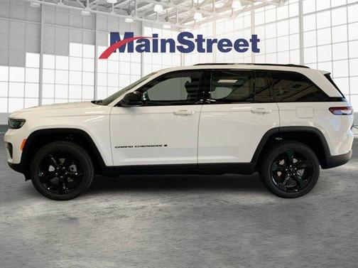 2025 Jeep Grand Cherokee Laredo
