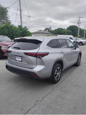 Celestial Silver Metallic 2025 Toyota Highlander XLE