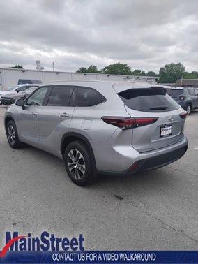 Celestial Silver Metallic 2025 Toyota Highlander XLE