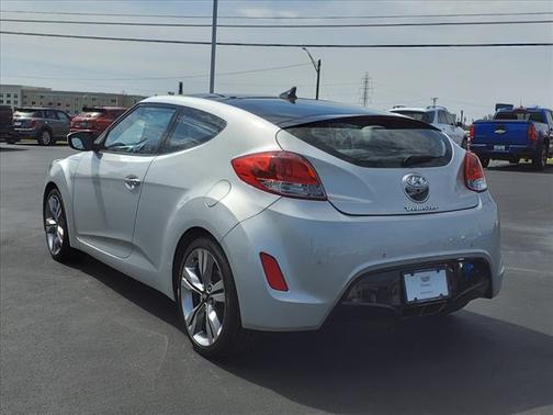 Photo 3 of 12 of 2012 Hyundai Veloster Base