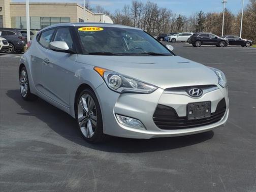 Photo 5 of 12 of 2012 Hyundai Veloster Base