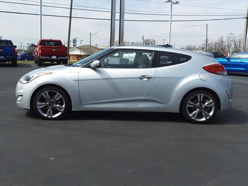 Photo 2 of 12 of 2012 Hyundai Veloster Base