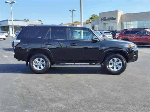 Photo 4 of 12 of 2018 Toyota 4Runner SR5