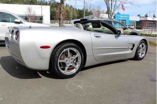 2004 Chevrolet Corvette Base
