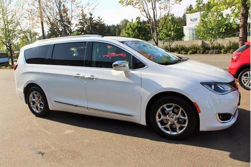Bright White Clearcoat 2018 Chrysler Pacifica Limited