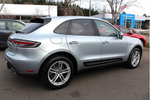 Dolomite Silver Metallic 2022 Porsche Macan Base