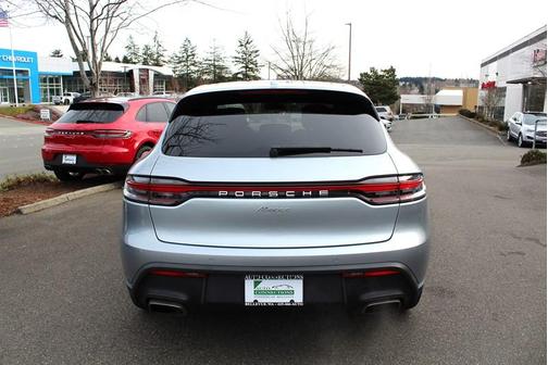 2022 Porsche Macan Base