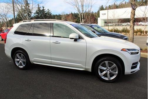 2016 Volvo XC90 Hybrid T8 Momentum