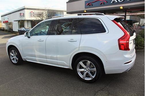 2016 Volvo XC90 Hybrid T8 Momentum