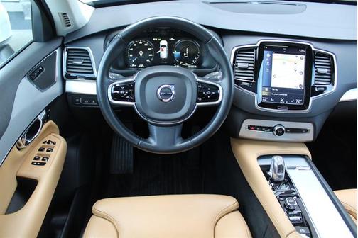 2016 Volvo XC90 Hybrid T8 Momentum