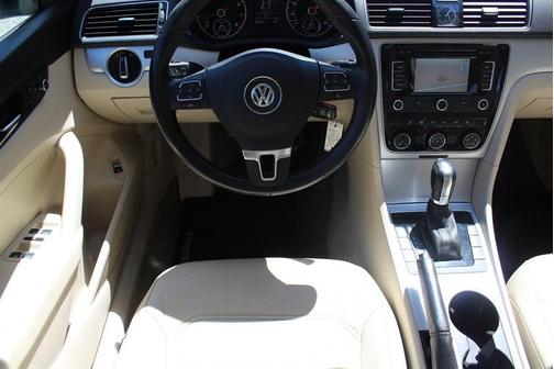 2013 Volkswagen Passat 2.5 SE