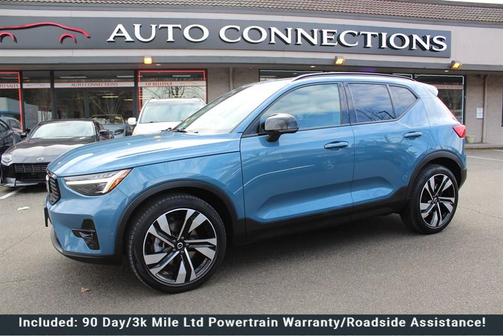 2023 Volvo XC40 B5 Ultimate Dark Theme
